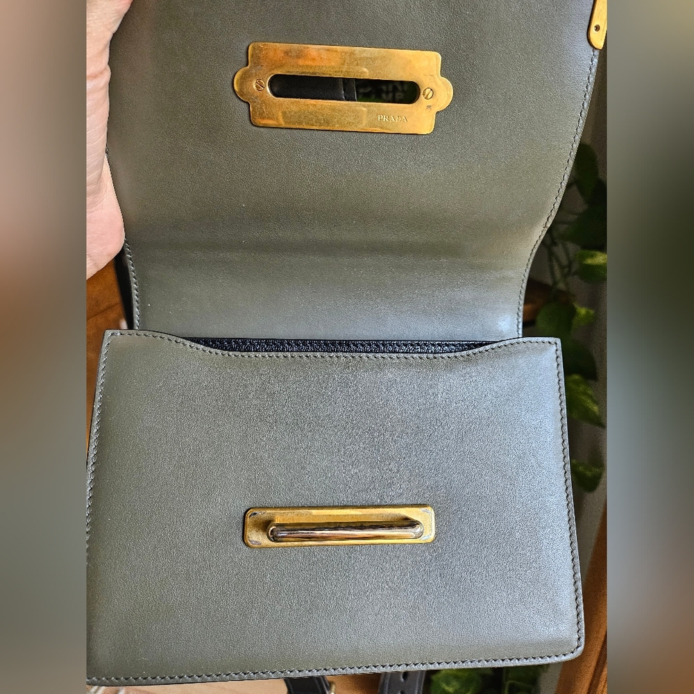 *LAST CHANCE* Prada Olive Cahier Bag - Picture 4 of 13